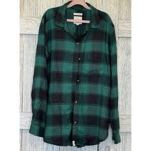 American Eagle Outfitters Green and Black Plaid Button Down Shirt